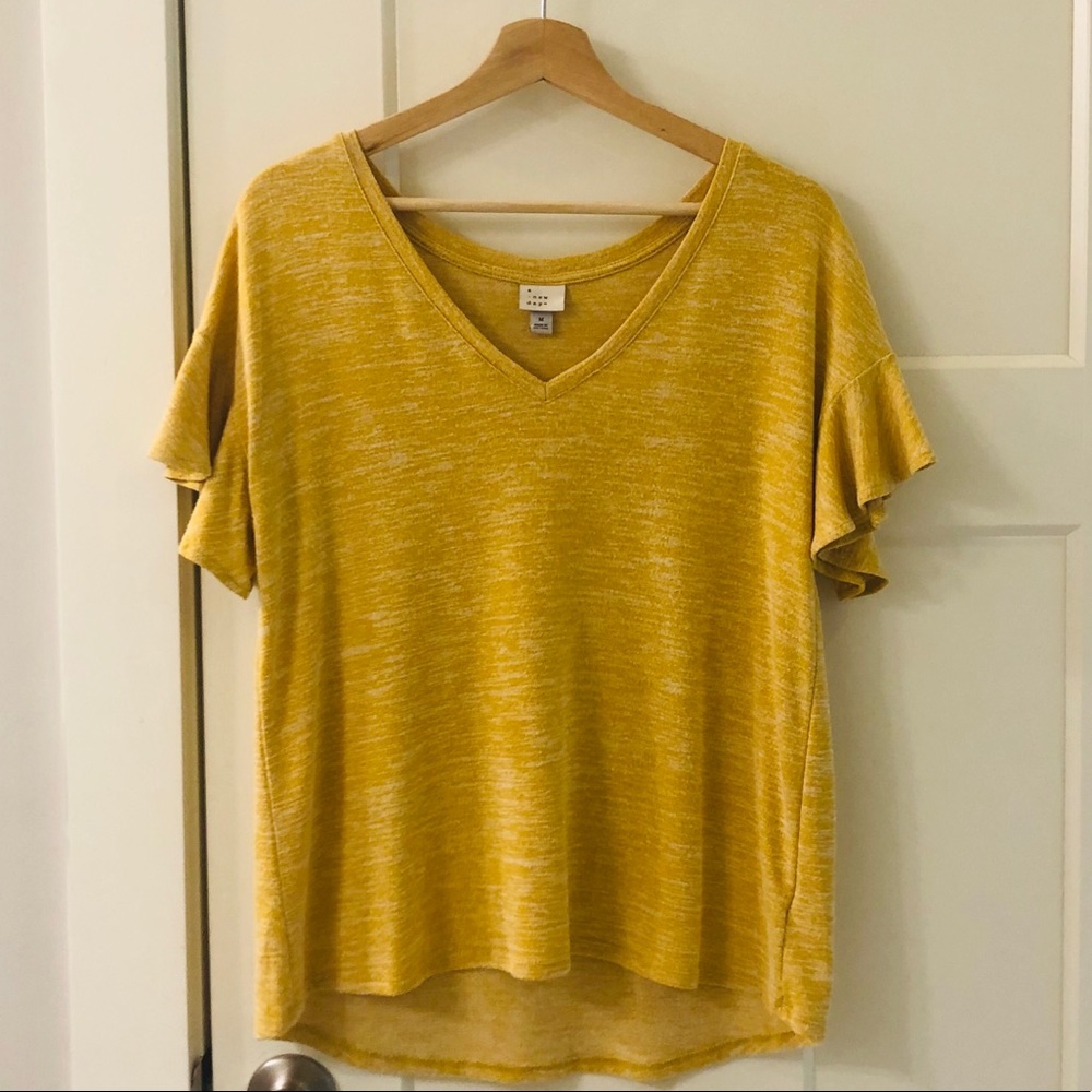 Pretty Yellow- Gold Knit Top- Size Med LIKE NEW!